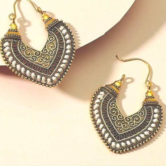 SALE New Antique Goldtone Hoops - Picture 3 of 4